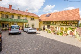 Hauptbild Wohnen und vielseitig nutzen - Zweifamilienhaus mit ausgebauter Scheune und großzügigem Außenbereich